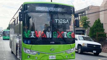 Chofer regio decora su camión por el 16 de septiembre | Especial