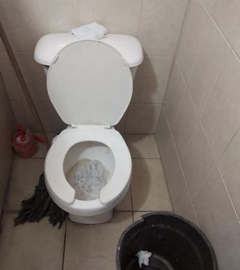 Baños sucios de la primaria Juan Ignacio Ramón. | Cortesía