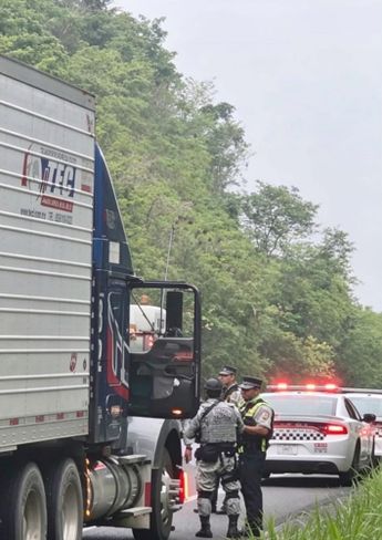 Los hampones abandonaron el tráiler unos metros adelante, según constataron elementos de la Guardia Nacional / Especial