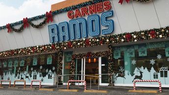 Con opciones para familias pequeñas y grandes, Carnes Ramos ofrece cenas navideñas completas con guarniciones incluidas.| Gemini