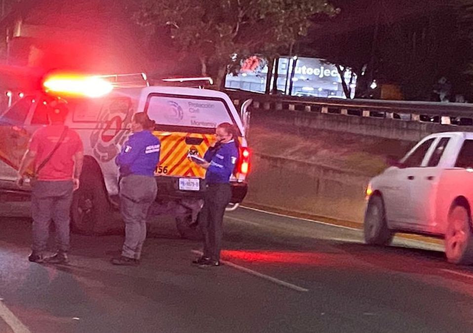 Muere hombre al ser atropellado tras intentar cruzar avenida Morones Prieto. | Miranda Arias