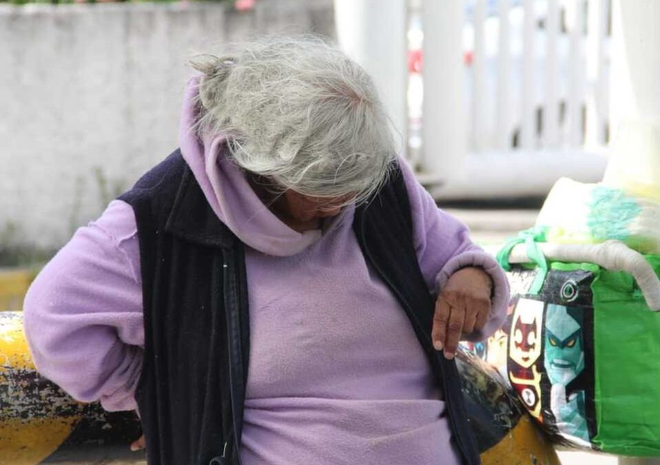 María de Jesús permaneció durante día y noche a la espera de sus hijos en la CAPU de Puebla / Melanie Torres