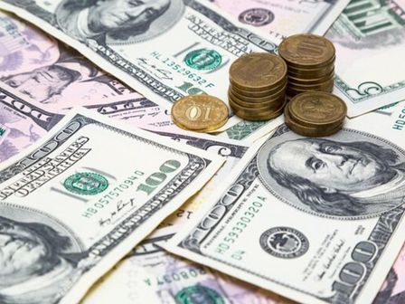 El precio del dólar va cambiando dependiendo de acuerdo con las noticias del mercado internacional | Freepik