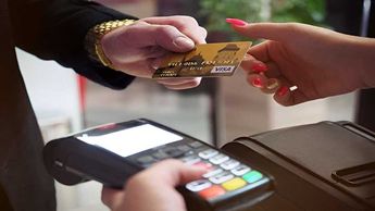 Millones de pesos se mueve todos los días a través de transacciones con tarjetas de crédito en México. | Archivo