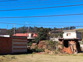 Las zonas afectadas por incendios en el cerro Zapotecas se encuentran a escasos metros de viviendas habitadas / Leslie Mora