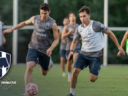 Stefan Median junto a un canterano de Rayados en El Barrial / @Rayados
