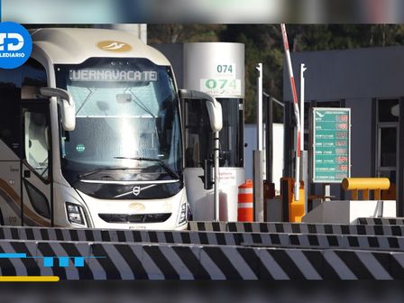Autobús llega a una caseta de la Autopista México-Puebla / Agencia Cuartoscuro
