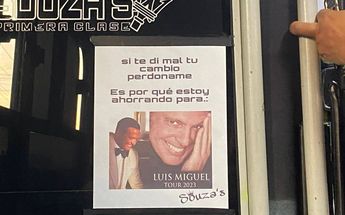 El anuncio que puso el microbusero para pedir perdón a los pasajeros por su intención de ver a Luis Miguel / Especial