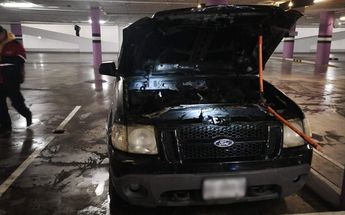 Dentro del centro comercial la camioneta comenzó a incendiarse. | Cortesía