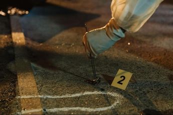 La víctima fue atacada con un arma blanca durante un presunto robo violento en una bodega. | Pexels