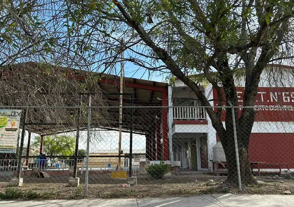 Secundaria en Apodaca tiene tres meses sin energía eléctrica