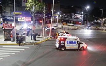 Una mujer falleció luego de que cayera de su motocicleta y fuera atropellada / Enrique Luna