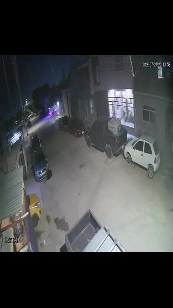 Torreón: Camión de Ruta Dorada derriba postes en fraccionamiento