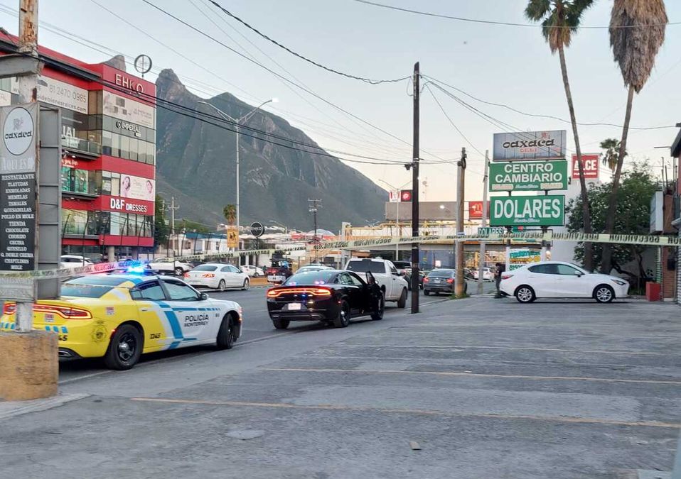 Detenido en avenida Eugenio Garza Sada / Leyda Estrada