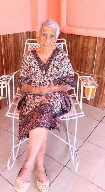 Ese 23 de junio, fue un sueño para doña Agripina, quien cumpliendo 100 años de vida, todavía bailó en el escenario.
