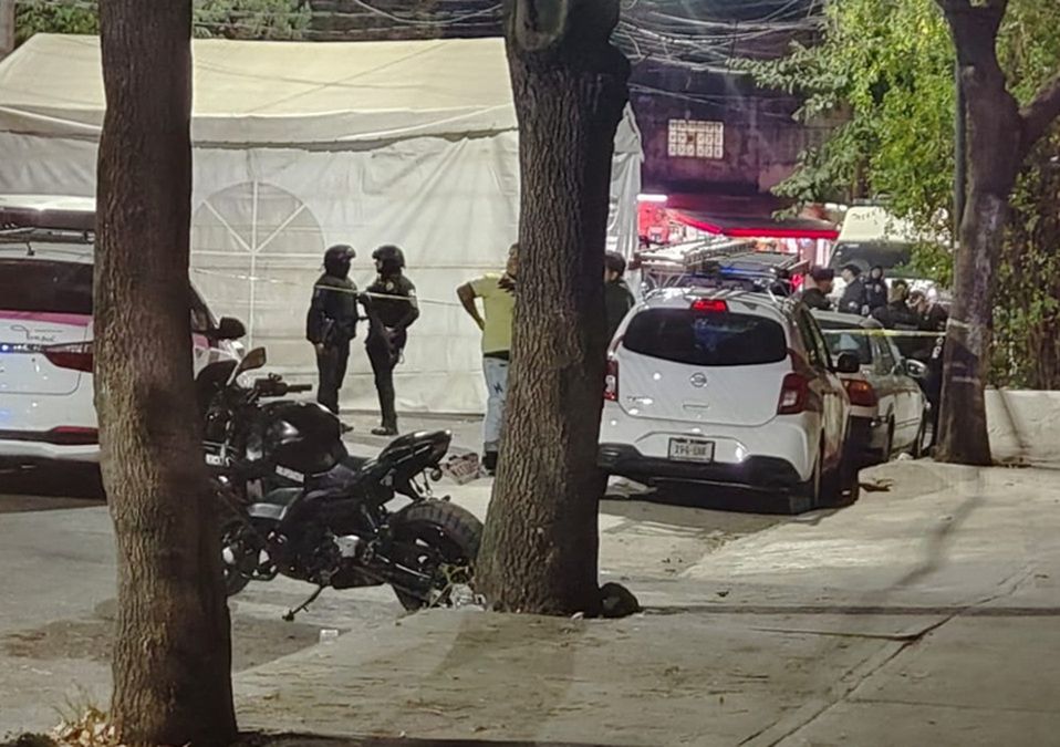 Autoridades capitalinas contabilizaron una decena de casquillos percutidos en la fiesta donde mataron a un hombre en Tepito | Enrique Luna