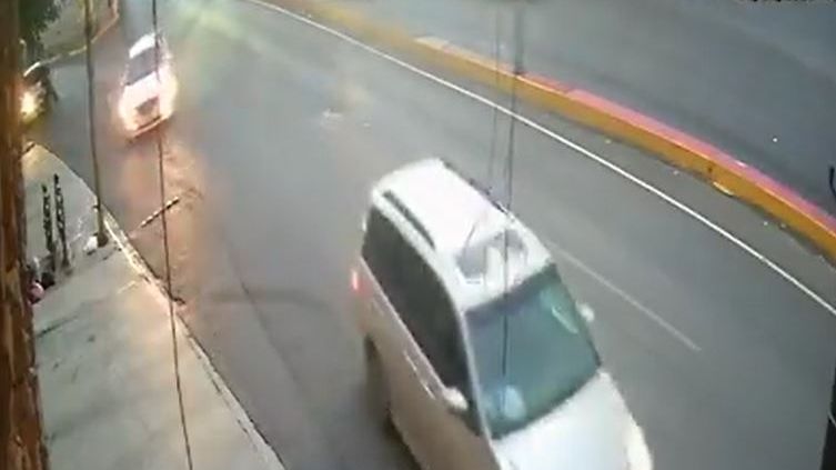 | Cortesía