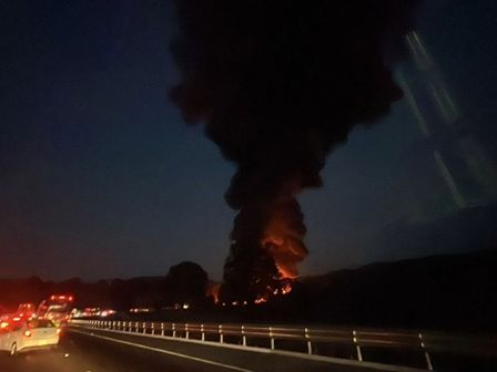 Una pipa se accidentó y posteriormente se incendió en el km 48 de la autopista México-Puebla hoy 8 de noviembre | Especial