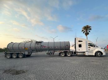 La Fiscalía General de la República aseguró 40 mil litros de combustible de procedencia ilegal. | Cortesía