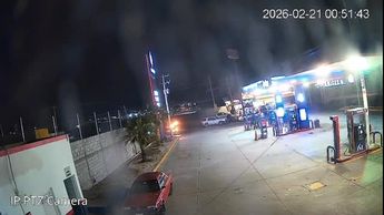 ¡Quedó grabado ! Cámara de seguridad capta choque frontal y huida en Torreón