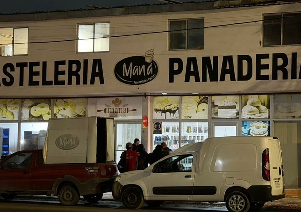 Paramédicos de Protección Civil de Escobedo se desplazaron al sitio para auxiliar al hombre, pero terminó sin vida. | Fernanda Pérez