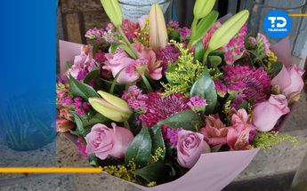 Qué significa regalar flores moradas el 9 de noviembre / Andrei Aguilar
