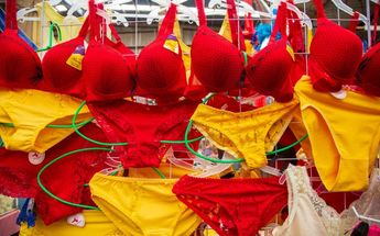 La ropa interior roja es una de las más utilizadas por las mujeres. | Especial