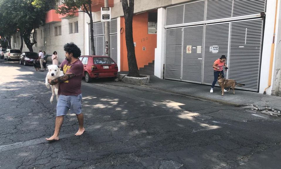 Desalojaron edificios luego del sismo / Jorge Carballo