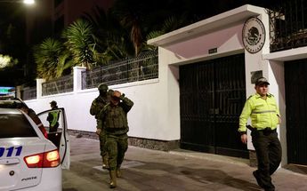 La Organización de los Estados Americanos condenó la irrupción de las fuerzas de seguridad de Ecuador a la Embajada de México. | Reuters