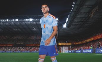 Uniforme de visita de España para Qatar / Twitter @SEFutbol