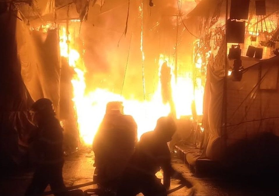 El incendio en las inmediaciones del Mercado de Sonora y La Merced se originó alrededor de las 22:00 horas | X: @JefeVulcanoCova