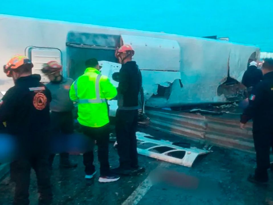 Volcadura de camión deja al menos ocho muertos y 16 lesionados en Apodaca, Nuevo León