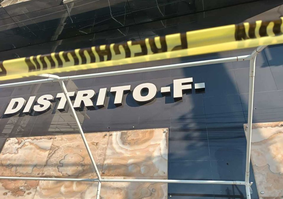 El bar se encuentra resguardado por autoridades municipales. | Erik Solheim Rocha