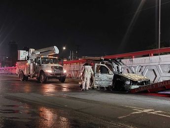 Incendio de camioneta de CFE. | Leyda Estrada