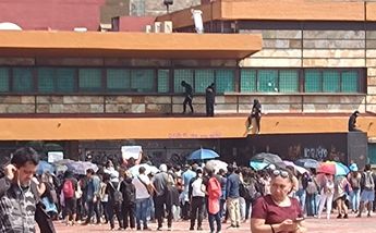 Encapuchados suben a Rectoría/ César Velázquez
