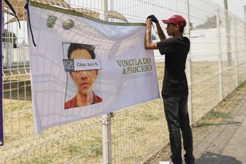 En Casa de Justicia colocan manta contra César Ares N, maestro de canto acusado por abusar de menor de 12 años / Agencia Es Imagen