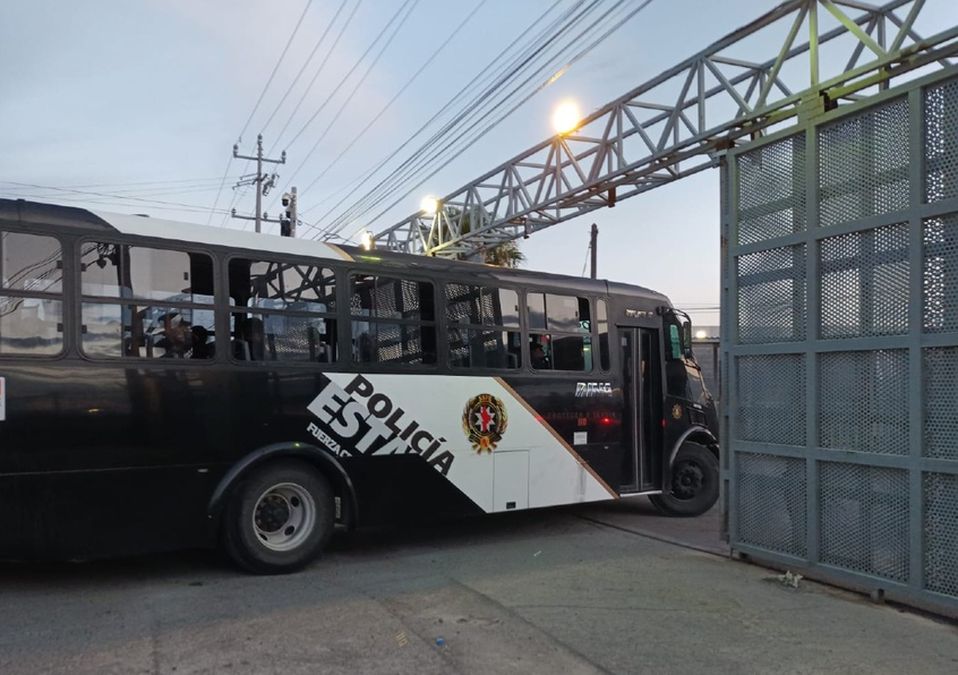 Manifestación de internos causa movilización en penal de Apodaca / Israel Santacruz