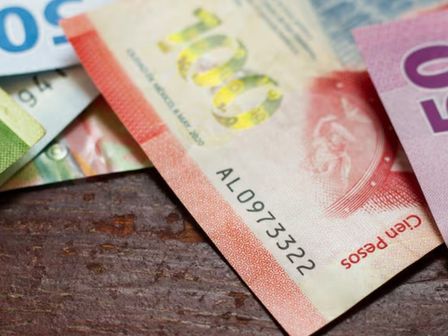 En los últimos días del año 2025, el peso se mantiene luchando para seguir debajo de las 18 unidades | Freepik