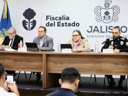 Funcionarios presiden la rueda de prensa de seguridad de Jalisco.