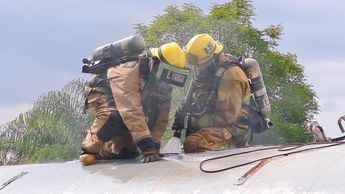 Bomberos municipales se encargaron de aminorar el peligro en área. | Gabriel Vigueras