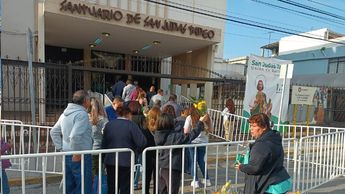 Algunos comerciantes reportaron bajas ventas afuera del Santuario de San Judas Tadeo. | Israel Santacruz