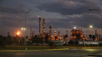 Reportan fuga de gas en refinería de Cadereyta