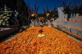En Huaquechula embellecen los sepulcros | Andrés Lobato