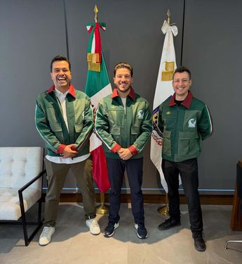 Samuel García, Jorge Luis Máynez, Luis Donaldo Colosio usando la chamarra especial de Mauro Garfias. / @Twitter Jorge Luis Máynez