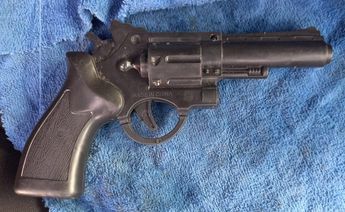 Arma encontrada en poder del detenido. | Cortesía