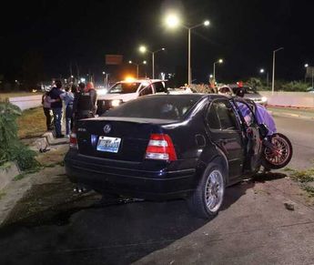 Parte trasera del auto en que viajaban la madre y su hijo luego del choque en Zapopan | Telediario