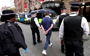 Arrestan a antimonárquicos antes de la coronación