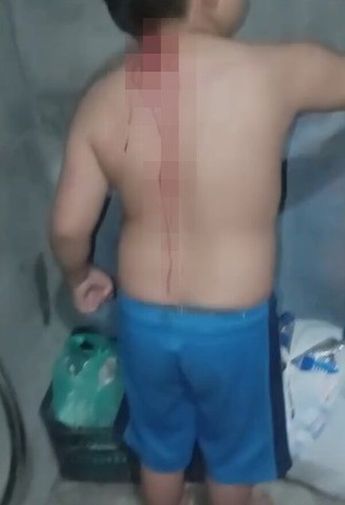 La abuela confirmó que lo había entregado a su padre.