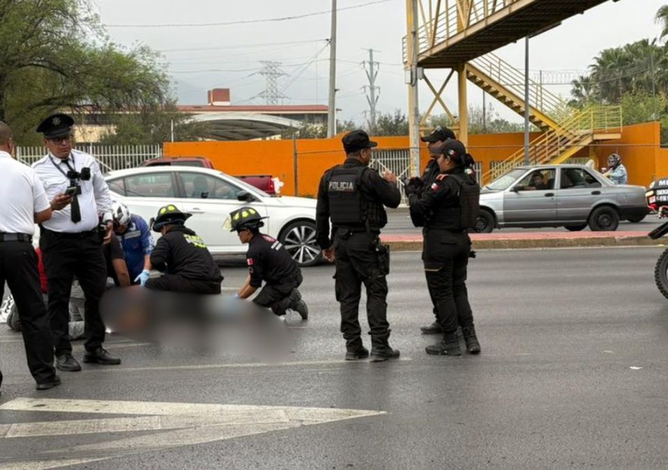 Atropello y colisión posterior de una camioneta Tesla generaron largas filas en Garza Sada.| Ángel Mercado