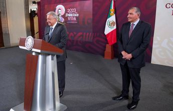 El presidente López Obrador junto a Adán Augusto López. | Cortesía